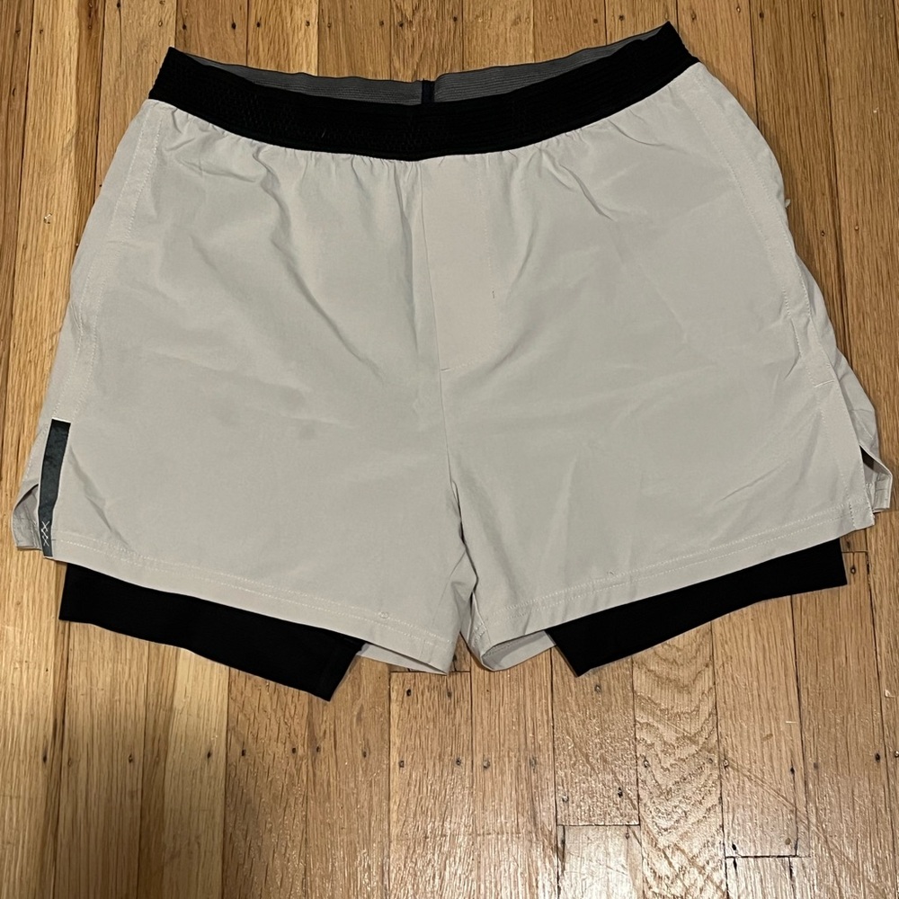 Men’s Rhone Medium athletic shorts with liner